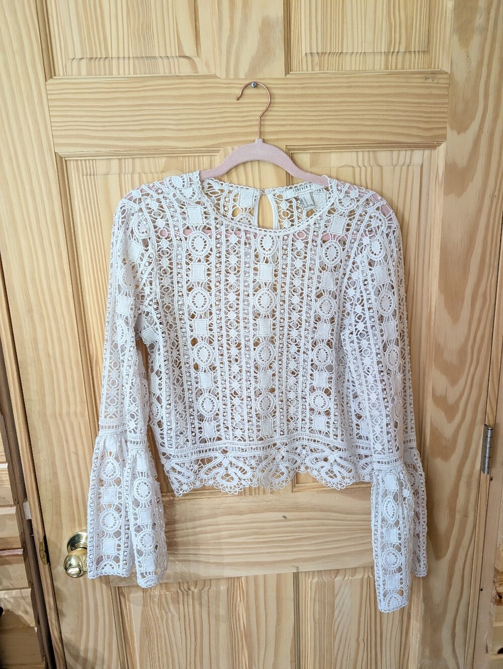 Women's Forever 21 M Cream Lace Long-Sleeve Cropped Crochet Top